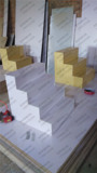 台阶型中岛展示柜梯形阶梯木制展示架鞋架鲜花店货架卖场箱包鞋柜
