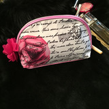 专柜最新款字母花朵玫瑰花拉头半圆贝壳化妆包收纳包洗漱包女包包