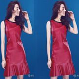 正品欧美夏季新款迪丽热巴时尚写真同款无袖圆领枣红色皮连衣裙