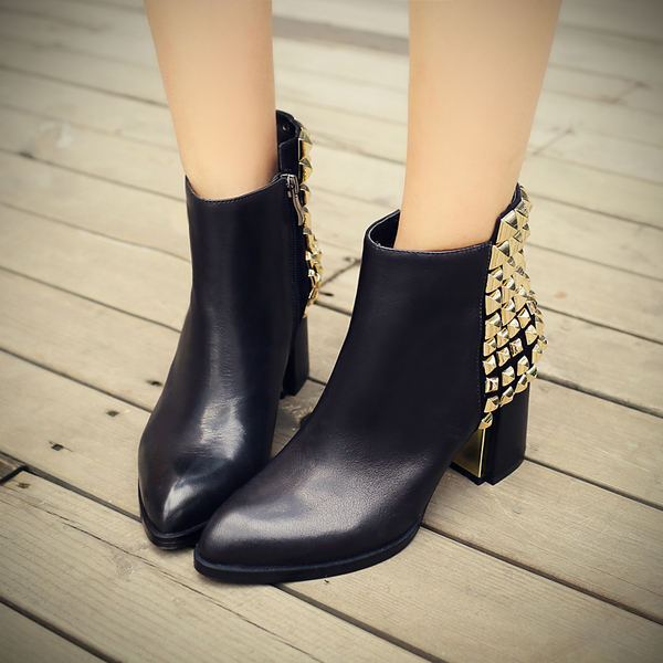 2014秋冬季新款时尚性感金色铆钉女靴 粗高跟短靴 尖头真皮马丁靴