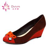 Daphne/达芙妮特价专柜正品撞色坡跟蝴蝶结时尚女单鞋1013404012