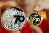 2015年抗战胜利70周年纪念金银币.1盎司银+1/4盎司金.抗战金银币