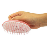 日本AISEN 沐浴洗头刷 头皮按摩刷子 洗头梳子 清洁刷 头部按摩器
