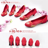 新款时尚红色中式新娘刺绣女结婚秀禾鞋平中高跟婚礼龙凤裙褂包邮