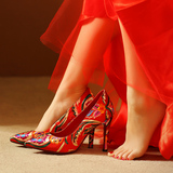 民族风中式红色婚鞋结婚新娘鞋尖头绣花鞋女细跟单鞋绸缎高跟鞋