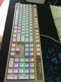 二手机械键盘凯酷104键跑马灯 彩虹机械键盘荣耀版八层新量大从优