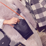 女士包包2016冬季新款韩版迷你扣子小水桶包单肩斜跨时尚潮手机包