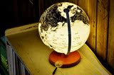 台湾30cm高清英文版黑白发光地球仪灯LED装饰台灯卧室书房客厅