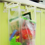 日本KM 创意收纳橱柜塑料袋挂钩 门后挂钩架子 垃圾袋收纳挂架