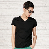 美特斯邦威夏季短袖V领新款日常印花标准男士青年韩版常规纯棉T恤