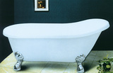 小卫生间放的可爱的迷你贵妃浴缸 只有1.4米长