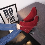 韩版时尚尖头马丁靴粗跟酒红色中跟女短靴潮百搭舒适牛皮磨砂铆钉