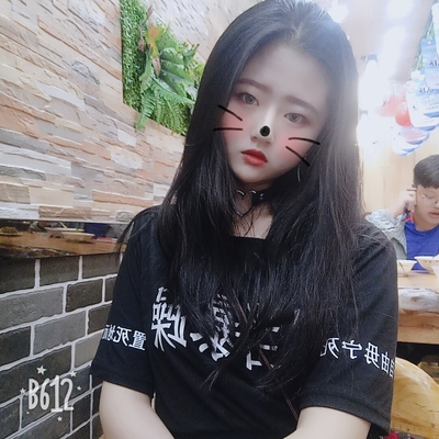 完全ojbk,暗黑系搭着绝了。非常喜欢。涂了甲油