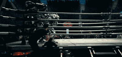金刚狼休&middot;杰克曼主演的《铁甲钢拳》展现了利用机器人进行拳击   