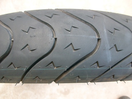 二手 台湾晋勇100 90-18真空摩托轮胎 加宽胎【9成花纹 无补丁】