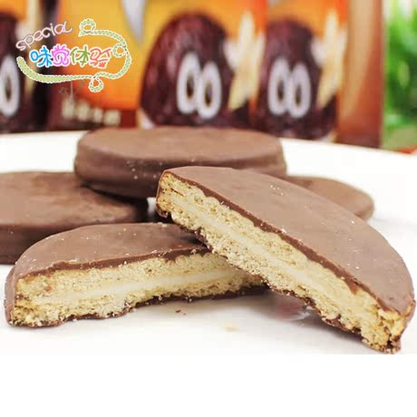 印尼进口零食 巧贝特 巧克力裹衣夹心饼干 椰香味 180g 盒装