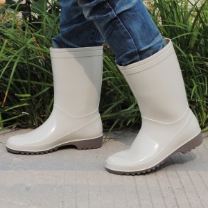 日本知名品牌hushush轻量女人靴雨鞋单色乳白色雨靴水鞋夏日防水
