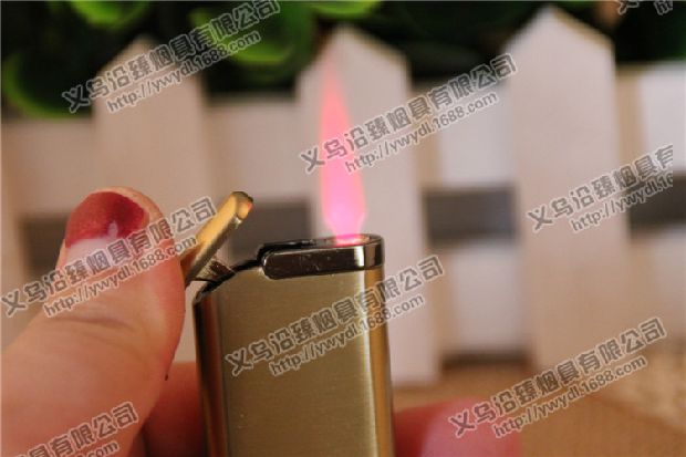 Sáng tạo cá tính kim loại bơm hơi gió thẳng vào mạ vàng siêu mỏng 264 suy nghĩ hột quẹt bic